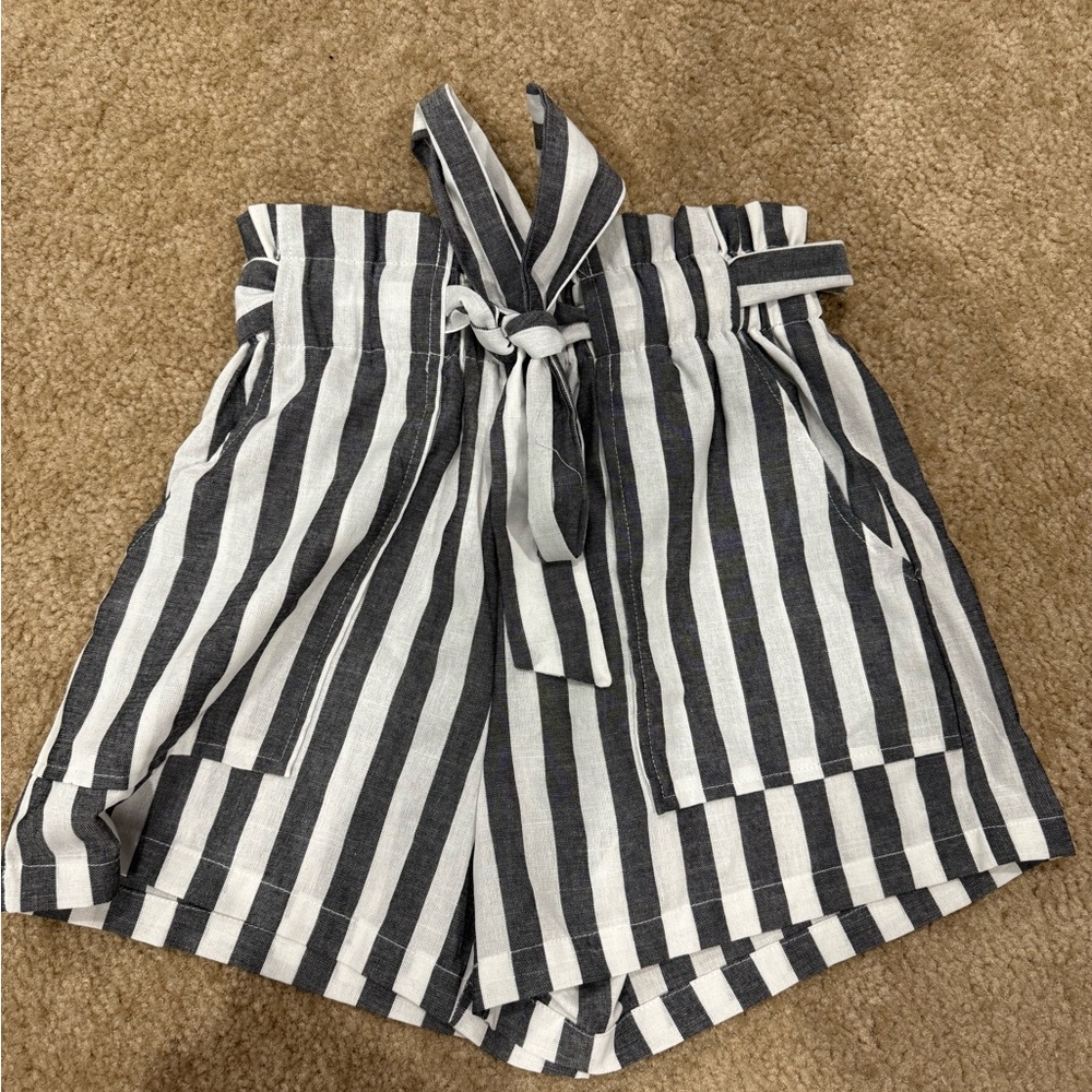 patterned shorts - Picture 2 of 11